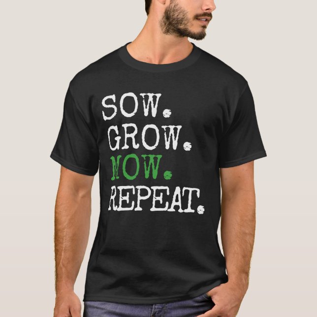 Camiseta Sow Grow Mow Repete O Funny Lawnmower Lover (Frente)