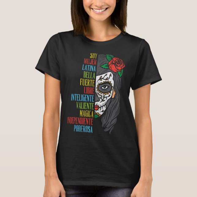 Camiseta Soy Mujer Latina Sugar Crânio Mulheres Cinco de Ma (Frente)