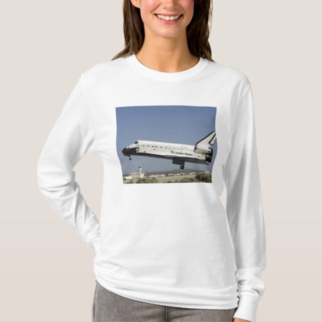 Camiseta Space Shuttle Atlantis se prepara para pousar (Frente)