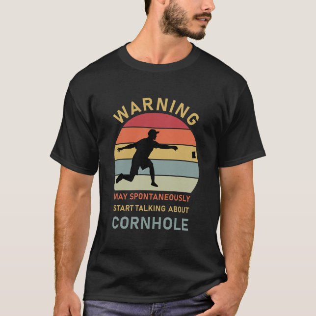 Camiseta Spontaneamente Comece A Falar Sobre Cornhole (Frente)