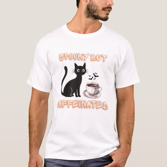 Camiseta Spooky Mas Caffeinado - Café de Gato Negro Hallowe (Frente)