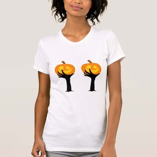 Camiseta Spooky Pumpkin Embrace – Halloween Tee for Women (Frente)
