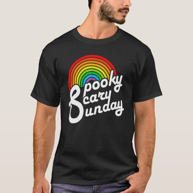 Camiseta Spooky Scary Sunday Trendy Retro Rainbow (Frente)