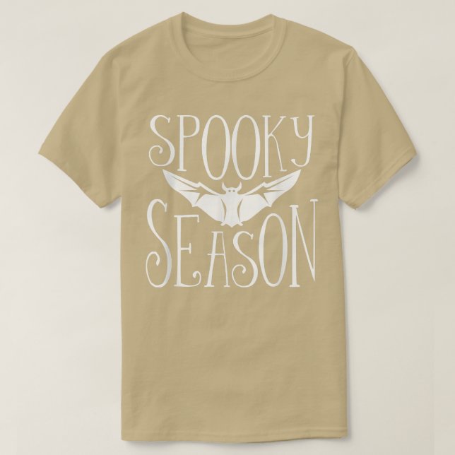 Camiseta Spooky Season - Assustador do Céu do Morcego (Frente do Design)
