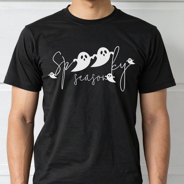 Camiseta Spooky Season Ghost Formas Typografia Halloween (Disclaimer: This image is a digital mockup.)