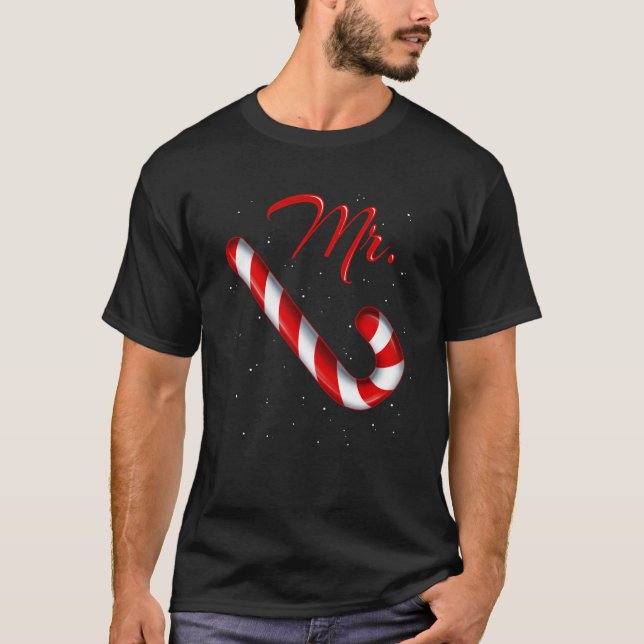 Camiseta Sr. Candy Cane Sra. Feliz e Bright Red e White M (Frente)