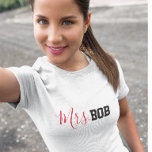 Camiseta Sra. BOB Shirt<br><div class="desc">A Camisa Engraçada diz a Sra. BOB. Personalize-o mudando o nome para o que quiser. Você também pode alterar a cor e o estilo da fonte. Faz um presente de Excelente!</div>
