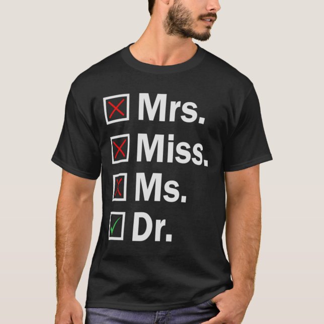 Camiseta Sra. Dr. Funny PHD Formando Stude Graduação (Frente)