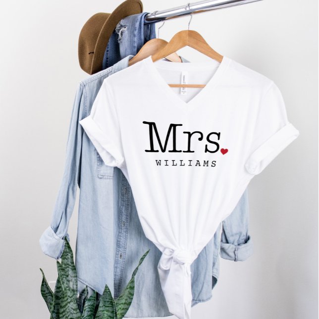 Camiseta Sra Monograma Coração Último Nome Casamento (Criador carregado)