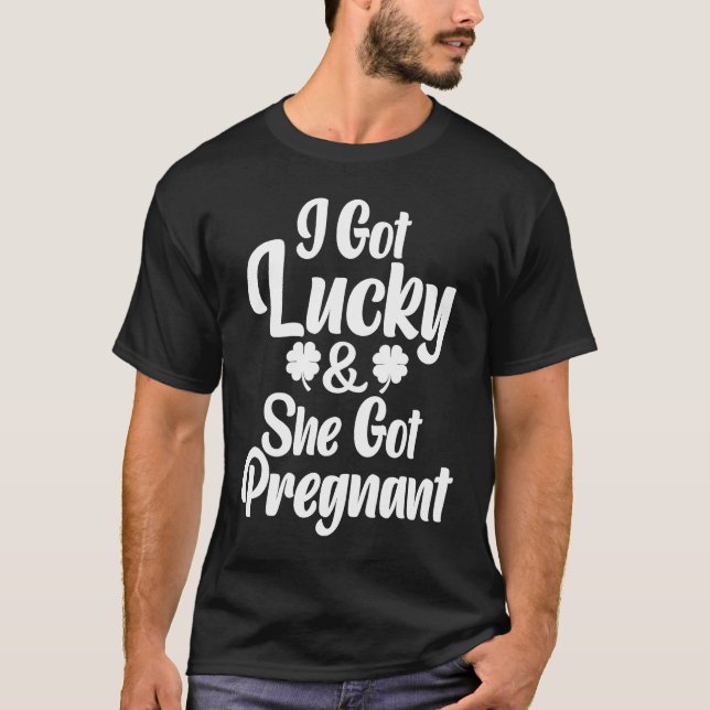 Camiseta St Patrick Day Lucky Couple Pregnancy Announcement (Frente)