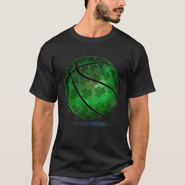 Camiseta St Patrick s Day Gnome Holding Basketball Lucky Bo (Frente)
