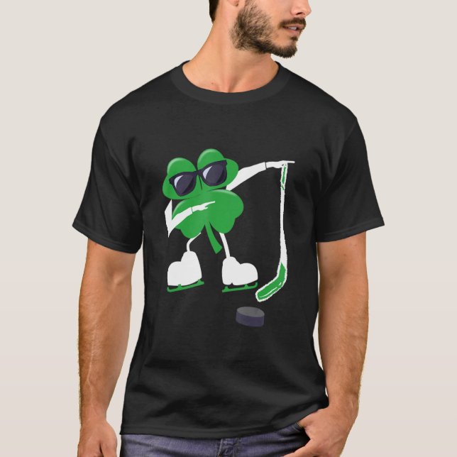 Camiseta St Patricks Dabbing Shamrock Stick Puck Boy (Frente)
