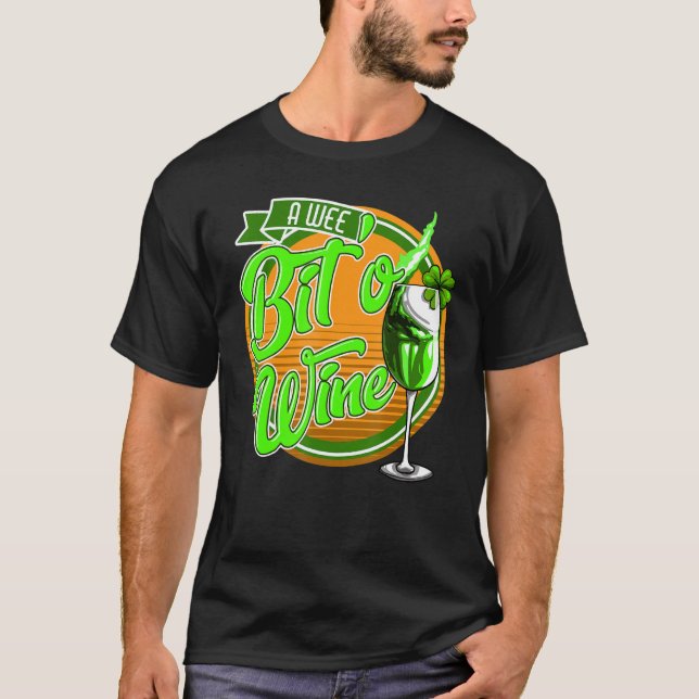 Camiseta St Patrick's Day A Wee Bit O' Wine Funny Mom Women (Frente)
