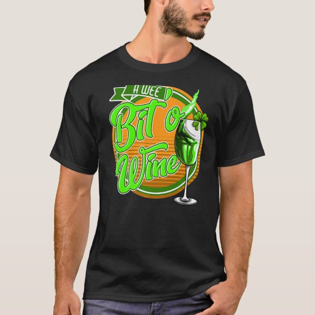 Camiseta St Patrick's Day A Wee Bit O' Wine Funny Mom Women (Frente)