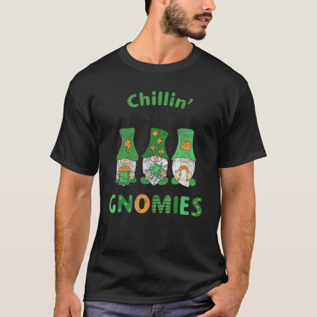 Camiseta St Patricks Day Chillin With My Gnomies (Frente)