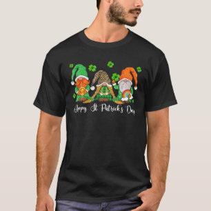 Camiseta St Patricks Day Gnomes Holing Shamrock Horseshoe I
