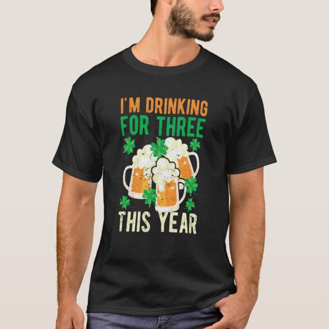 Camiseta St Patricks Day Pregnancy I'm Drinking For Three T (Frente)
