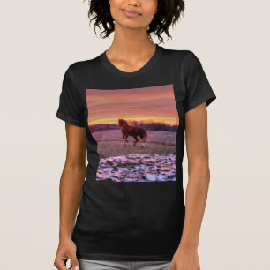 Camiseta Stallion Running Home no Sunset no Ranch