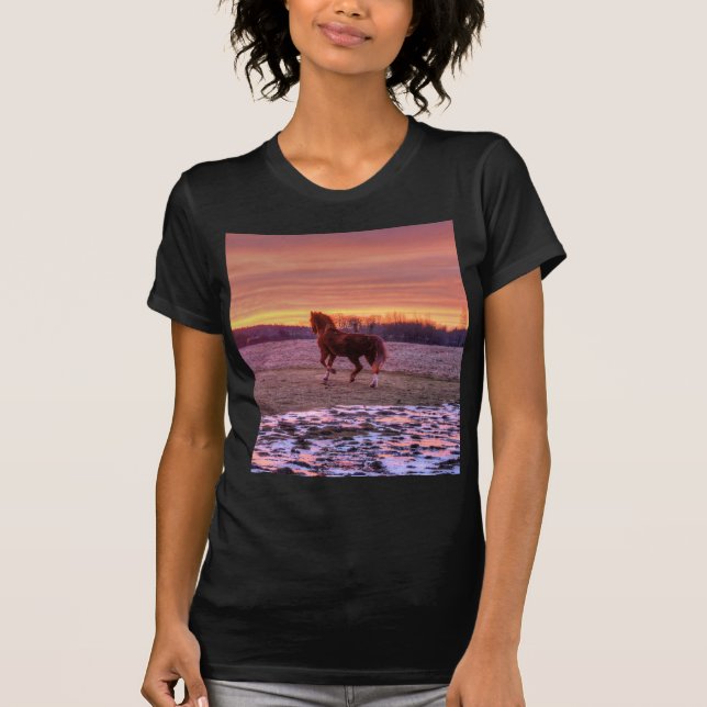 Camiseta Stallion Running Home no Sunset no Ranch (Frente)