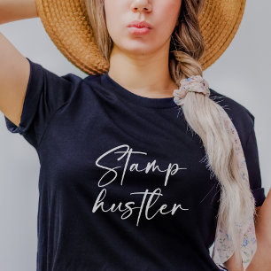 Camiseta Stamp Hustler White Script Notório Marinho Público