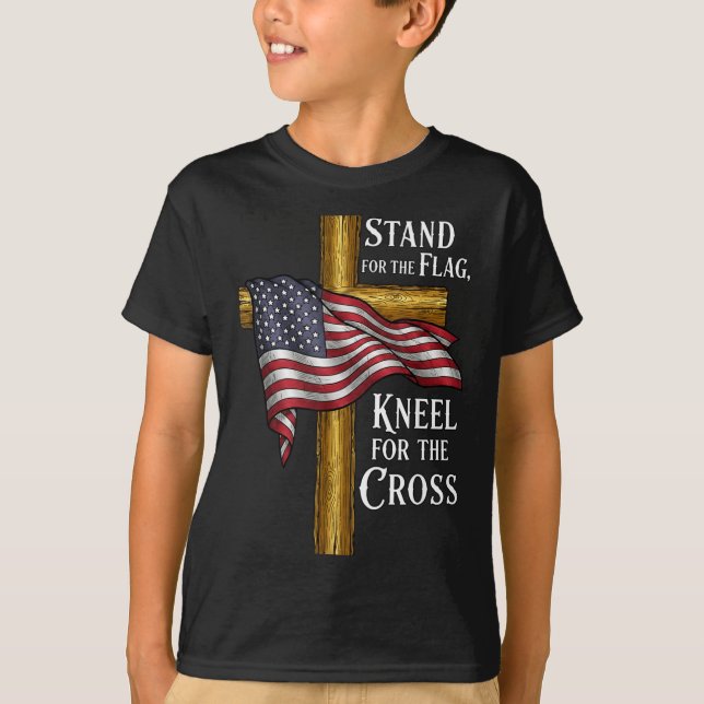 Camiseta Stand For Flag Kneel For Cross Patriotic Christian (Frente)