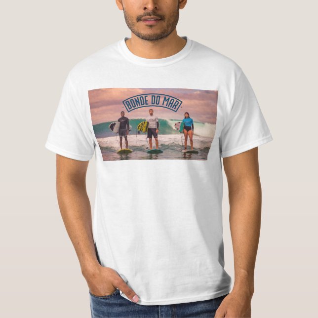 Camiseta Standing on The Board -Bonde do Mar (Frente)