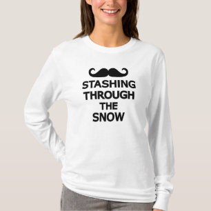 Camiseta Stashing através da neve