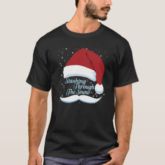 Camiseta Stashing Through the Snow T-shirt Santa Hat and