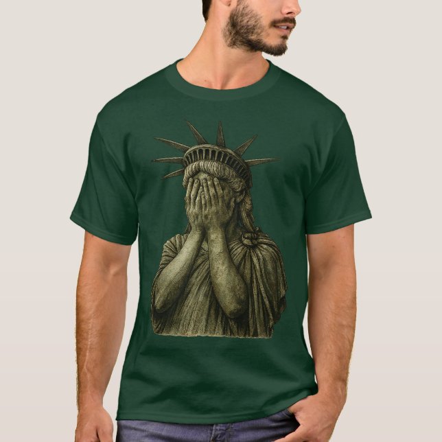 Camiseta Statue of Liberty covering her face in shame polit (Frente)