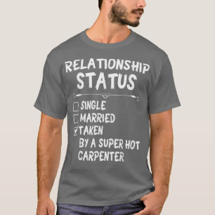 Camiseta Status do Relacionamento Não Solteiro Tomado Por S