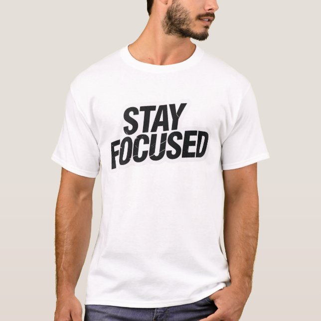 Camiseta “Stay Focused T-Shirt – Motivational Youth Tee” (Frente)