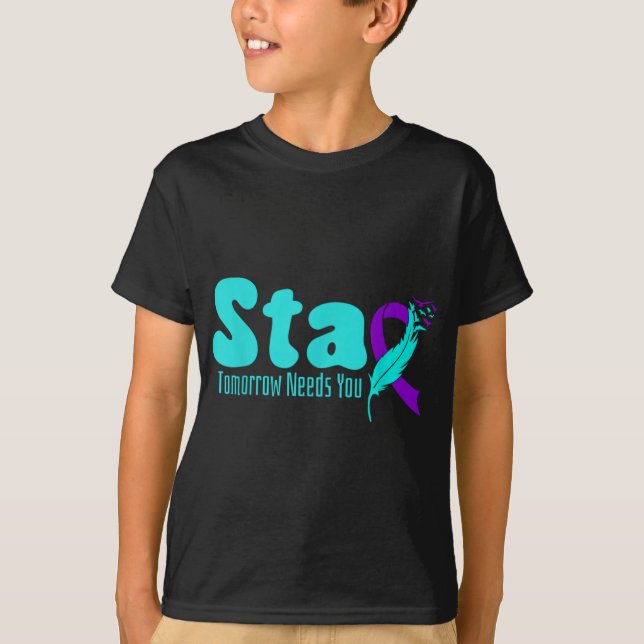 Camiseta Stay Tomorrow Need You Suicide Prevention Awarenes (Frente)