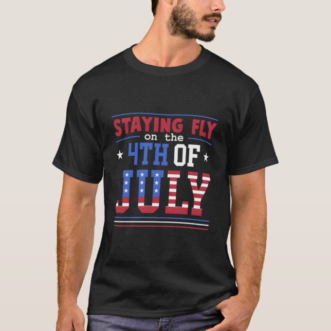 Camiseta Staying Fly On The 4Th Of July American Flag (Frente)