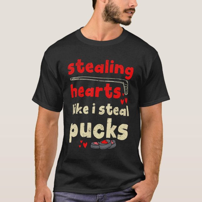 Camiseta Stealing Hearts Like I Steal Pucks Hockey Valentin (Frente)