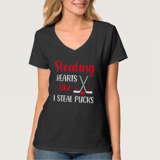 Camiseta Stealing Hearts Like I Steal Pucks Valentines Day 
