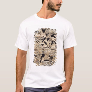 Camiseta Stela que descreve um padre alto e uma mulher