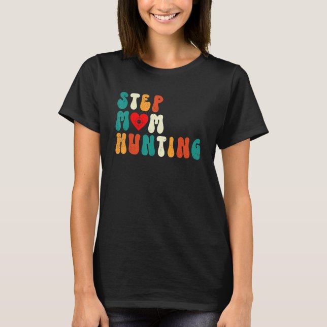 Camiseta Stepmom Hunting Joke Saying Retro Groovy (Frente)