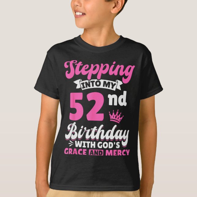 Camiseta Stepng Into My 52nd Birthday With Gods Grace And M (Frente)