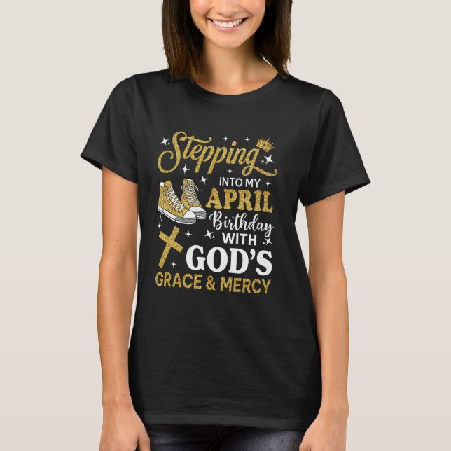 Camiseta Stepping Into My April Birthday Sneakers Bday Wome (Frente)