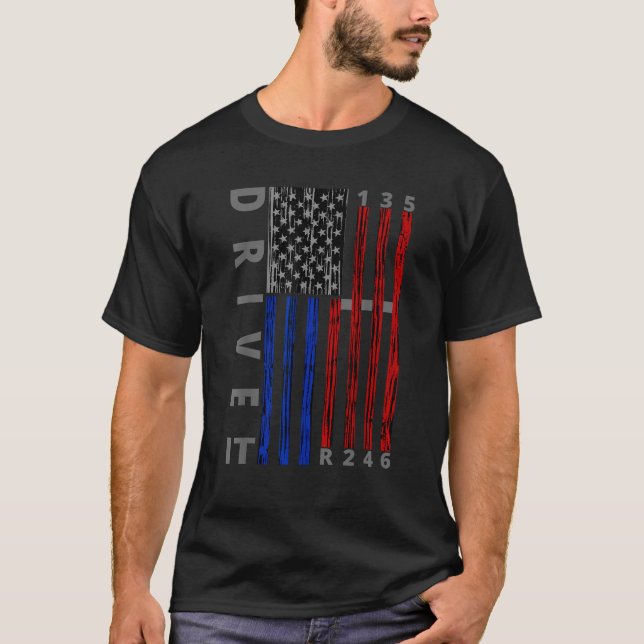 Camiseta Stick Shift American Flag Muscle Car Seis Speed Ge (Frente)