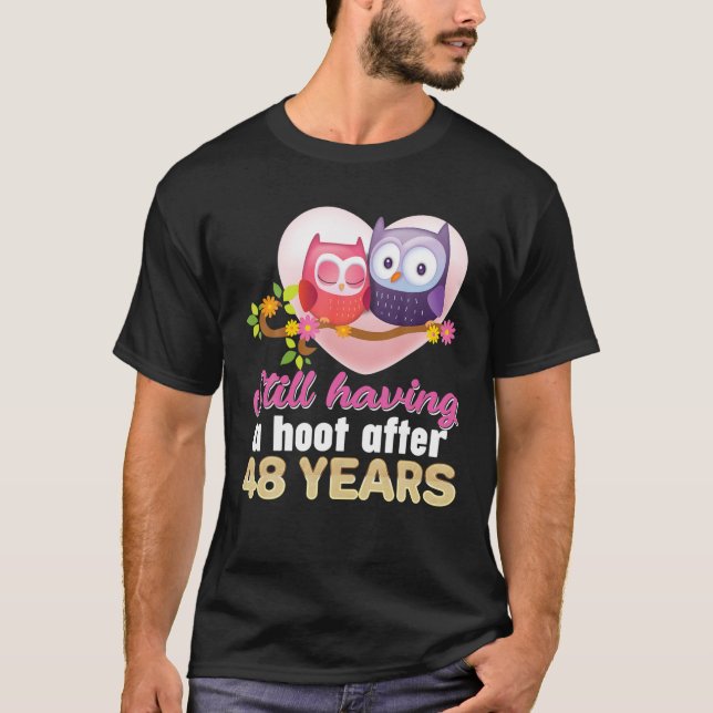 Camiseta Still Having A Hoot After 48 Year 48Th Wedding Ann (Frente)