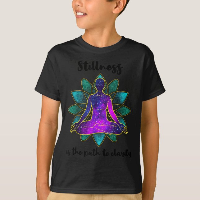 Camiseta Stillness Is The Path To Clarity Gratitude Motivat (Frente)