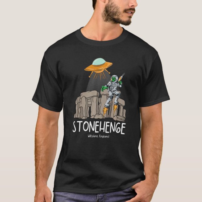 Camiseta Stonehenge England Souvenir Aliens & Molho Voador (Frente)