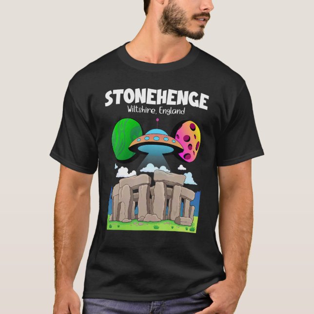 Camiseta Stonehenge England Souvenir Voando Saucer No Spac (Frente)