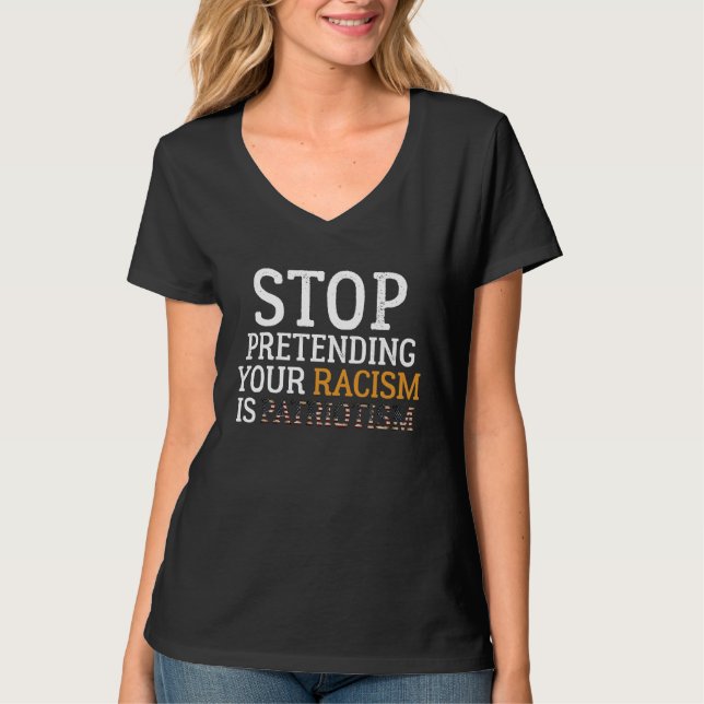 Camiseta Stop Pretending Your Racism is Patriotism  anti ra (Frente)