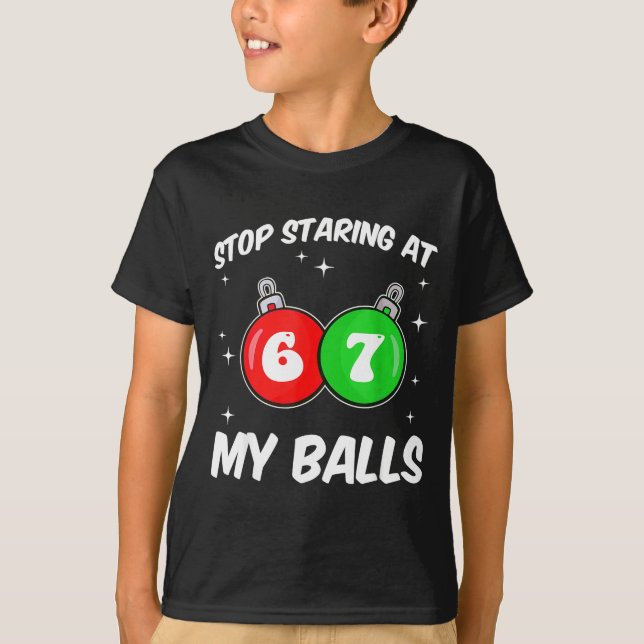 Camiseta Stop Staring At My 67 Meme Funny Christmas Adult H (Frente)