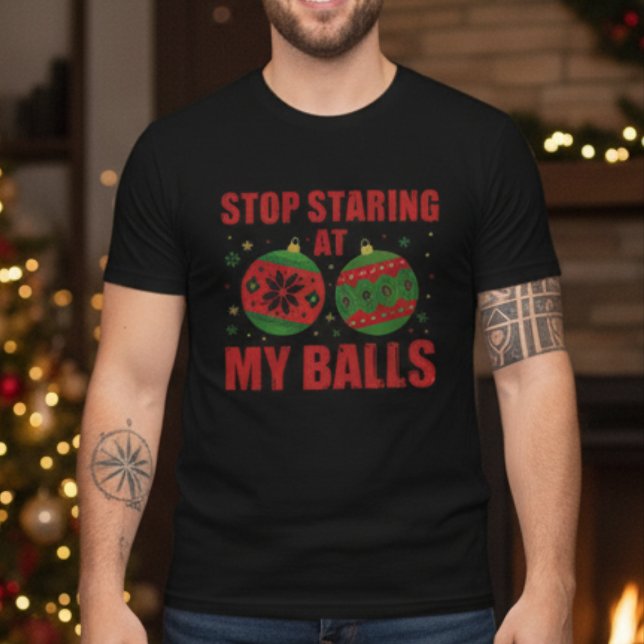 Camiseta Stop Staring At My Balls Funny Christmas  (Stop Staring At My Balls Funny Christmas T-Shirt Humor Xmas Gift)