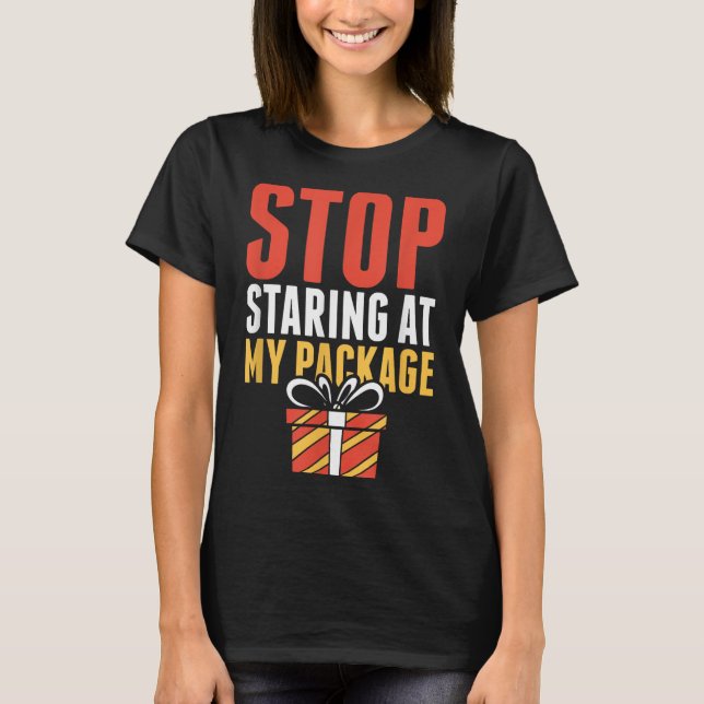 Camiseta Stop Staring At My Package Funny Christmas Shirt  (Frente)