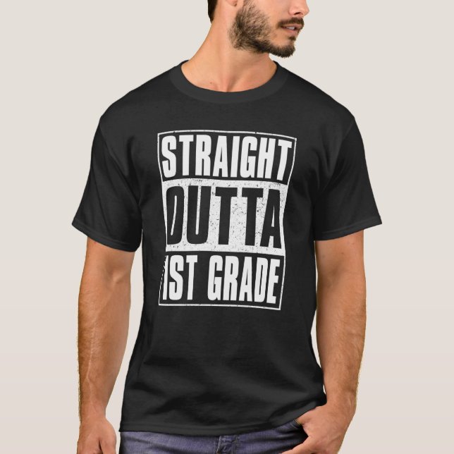 Camiseta Straight Outta 1st Grade Kids Girls Boys First Gra (Frente)
