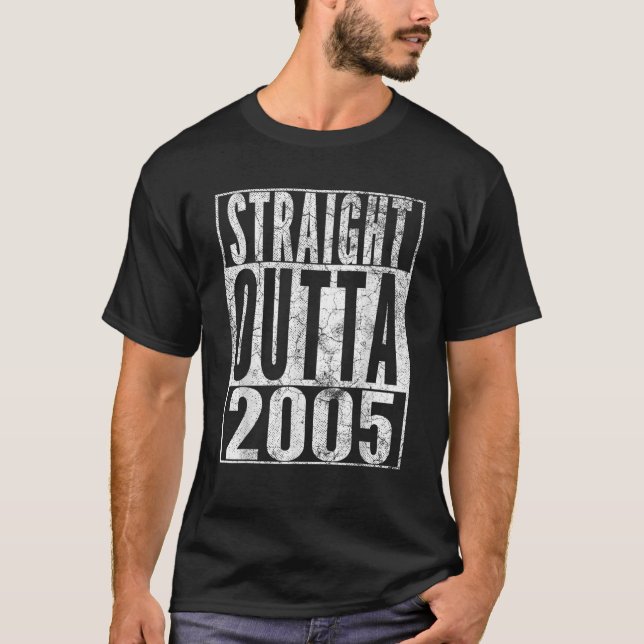 Camiseta Straight Outta 2005 17th Birthday Gift 17 Years Ol (Frente)